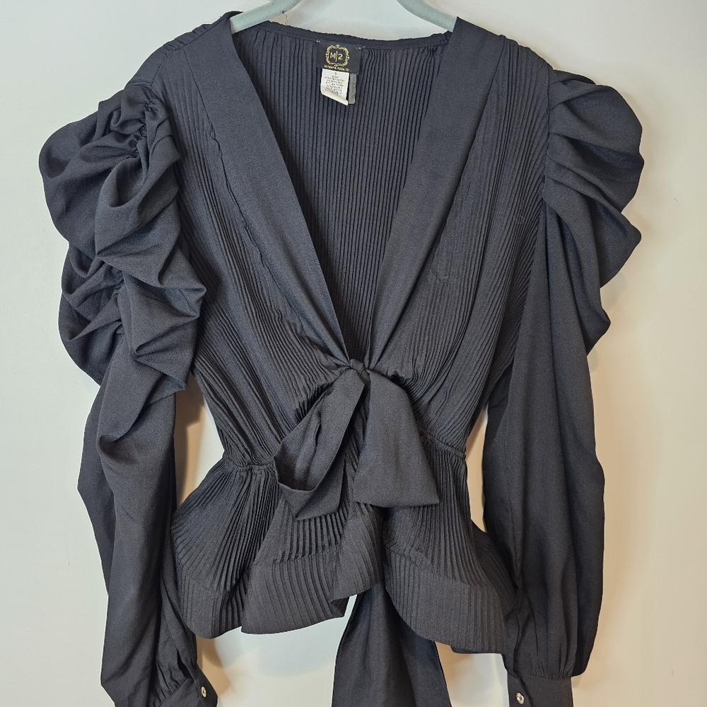 M/2 Black long sleeve ruched statement blouse